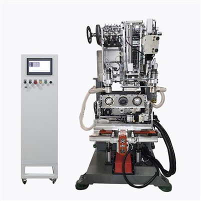 Poate o mașină de perie cu trei axe să producă perii de diferite forme?